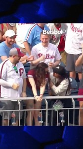 ¡Keybert Ruíz se va para LA CALLE! 🚀🇻🇪 El careta despacha su segundo cuadrangular de la temporada para poner a ganar a #Nacionales 2-0 ante #Filis en la segunda entrada. 🥵🔥 Video: MLB #MLB #LasMayores #GrandesLigas #KeybertRuiz #Nacionales | BeisbolPlay