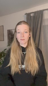 Let's Cheerio! 🎲 Das Brettspiel Cheerio von Play'n connect verspricht jede Menge Spielspaß für Dich und deine Freunde! 🫱🏽‍🫲🏾 ✨ Es beinhaltet alle Klassiker, die Du für deine Party brauchst. Gleich zu Beginn gibt es viele lustige Fragen aus vier verschiedenen Einzelkartenspielen. Man kann im Rahmen der Einzelkartenspiele also „Wahrheit oder Pflicht“, „Ich hab noch nie…“, „Wer würde eher“ und „Pantomime“ oder spielen. Durch die dazugehörige App hast du eine maximale Vielfalt and Fragen und Au