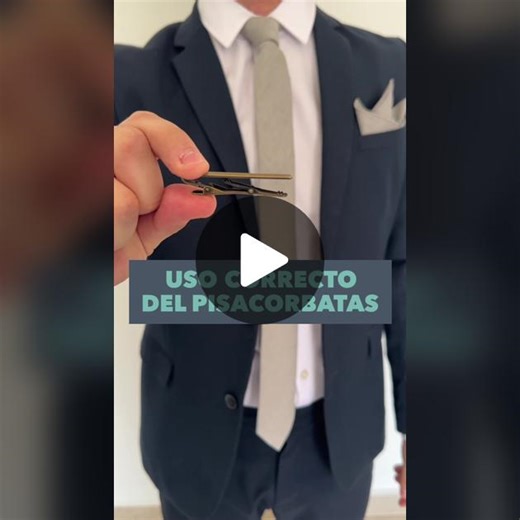 Este es eñ mejor tip para que uses de forma correcta tu Pisacorbatas 👔👌🏼✅ La manera mas facil de como usar un pisacorbatas 😮‍💨 Arma tu kit con: Moño Tirantes 🎩👓🤟🏻 ⠀⠀⠀⠀⠀⠀⠀⠀⠀ Checa nuestra tienda en línea: www.grinaccs.com 🛒🛍 Link en Bio ➡️⠀⠀⠀⠀⠀⠀⠀⠀⠀ . . . . #grinaccs #soygriner #accesorioshombre #accesorioscaballero #moños #pajarita #bowtie #corbata #tie #tirantes #suspenders #pañuelo #modamasculina #hombreconestilo #gdl #mexico #weddinginspiration #groomsmen #weddings #groom #bestman #
