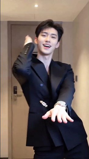 Handsome Guy’s Dance Moves Are Insane 🔥 | 帥哥跳舞魅力爆發