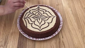 46K views · 709 reactions | Ecco come decorare la Torta Kinder Bueno. Scopri la RICETTA COMPLETA: https://www.kikakitchen.com/recipe/torta-kinder-bueno/ | Kikakitchen | Facebook