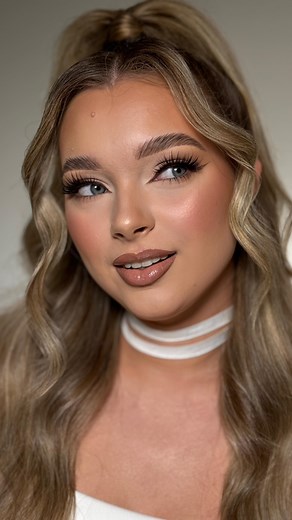 1.6K views · 4 comments | Makijaż powstał na szkoleniu BASIC MAKE-UP Z @kasiamakeup._ ❤️ HAIR: @martyna_szymczak_ms_studio MODEL: @nat_natalka11 TOP: @alibi.fashion.outlet | 퐏퐀퐔퐋퐈퐍퐀 퐌퐀퐋퐄퐊 퐁퐄퐀퐔퐓퐘 퐂퐎퐍퐂퐄퐏퐓 | Facebook