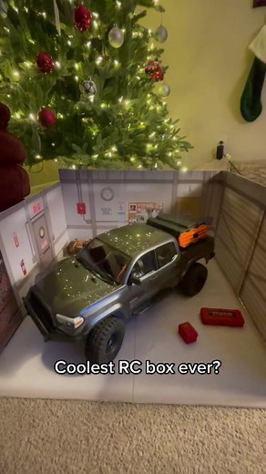 #rccar #rc #elementrc #rccrawler #merrychristmas #christmas #GEICOGiveHappy