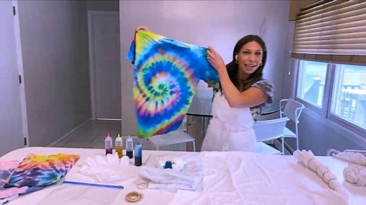 Tips on how to tie-dye clothing at home