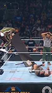 次から次へと状況が変わる目まぐるしい展開🤯 | WWE - Japan