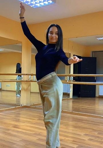 Mastering Figure Eight Belly Dance Techniques for Intermediates