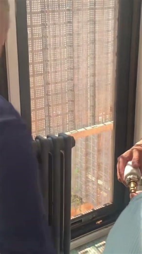 Russian customers visit our factory for inspection and testing of steel pipe diameter and thickness