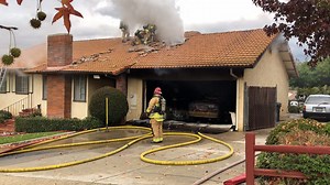 Crews knock down garage fire in Simi Valley