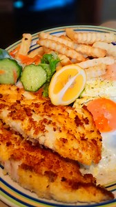 Nothing beats a fresh feed of panko crumbed snapper with chips, eggs and a homemade salad👌. WINNING TEAM👌🐟💜💜💜 #freshsnapper #panko #crumbed #freshisbest #homemadesalad #freerangeeggs #squeezeoflemon | Coastal Missionz