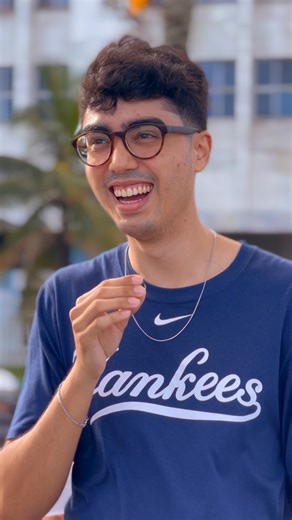 Gabii Salles on Instagram: "Todo mundo tem uma saudade que aperta. E você, qual é a sua maior saudade? #FotografandoDesconhecidos #Saudade #HistóriasReais #sdd #ConversaQueToca #FYP #Viral #Emocionante #ParaVocê #ReflexãoDoDia #Nostalgia #SentimentosReais #emoção #HumanidadePura #Saudade #MomentoReflexão #HistóriasReais #ParaVocê #sentimento #Viral #FYP #Emocionante #ConversaQueToca #NostalgiaBoa #SentimentosReais #carioca #rj #riodejaneiro #saudade #emocao #emocionante #humanizar #humano #vulne