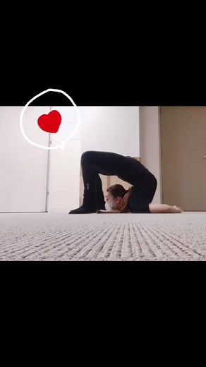 普段の練習👀 黙々と柔軟する…🤣 頭とお尻はビミョーについてる。#コントーション #contortion #パフォーマー #performer #サーカス #circus #凄技