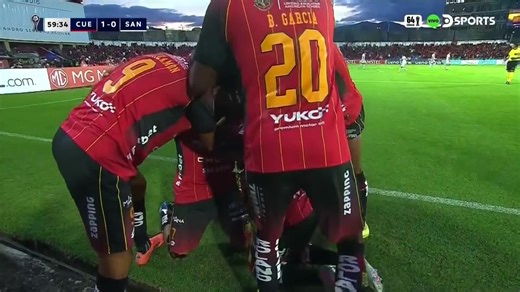 😢Tengo la antipatica obligación de decir que es gol en contra del arquero. Córner, pega en el palo, la pelota sale y se mete por el rebote en el arquero. 🧤Sin el arquero no era gol, ergo, autogol.