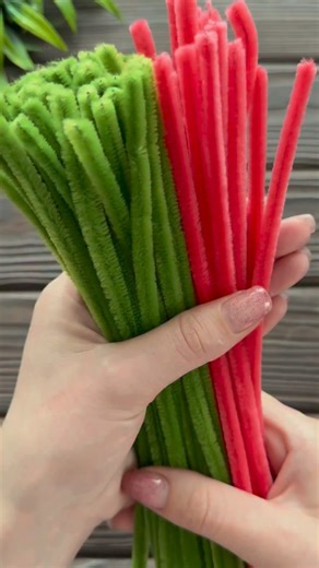 DIY Studio Crafts on Instagram: "Wow! Easy Gladiolus Flower from Chenille Stems DIY Craft Tutorial #diy #tutorial #flower #fyp #chenilleflowers"