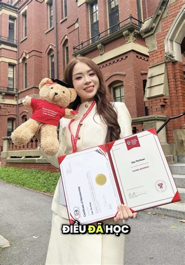 HARVARD – A MOMENT TO REMEMBER 🎓🇺🇸 Khoảnh khắc Alice đã mong chờ… ❤️ Sau những ngày đêm không ngừng học tập, Hôm nay, Alice chính thức đón nhận bằng chứng nhận - chứng chỉ hoàn thành chương trình Global Business – Kinh doanh Toàn cầu tại Harvard Business School, đánh dấu thêm một cột mốc ý nghĩa trên hành trình học tập, mở rộng tư duy và không ngừng nâng cao năng lực lãnh đạo bản thân. Biết ơn các Giáo sư, Tiến sĩ và thầy cô tại đây đã trao cho Alice không chỉ kiến thức, mà còn những góc nhìn