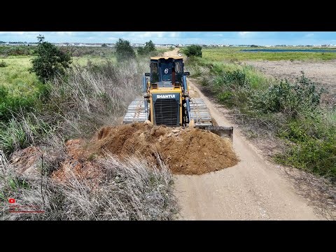 Wonderful Trimming Slope On Road Soils Of Technical Skills Operator Bulldozer Heavy extreme Pushing