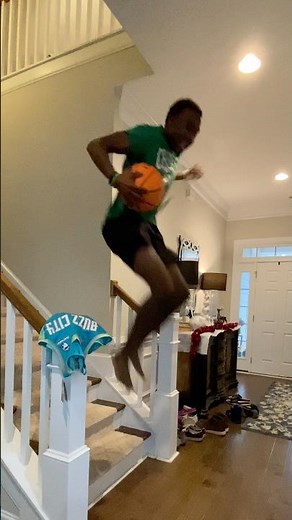 How hoopers be when they dribble in the house🏀