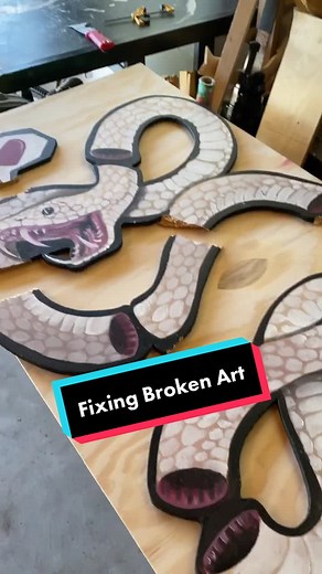 Ugh my first big shipping incident 😓 always insure your art #acrylicart #myart #shippingprobs #heartbreak #snakeart