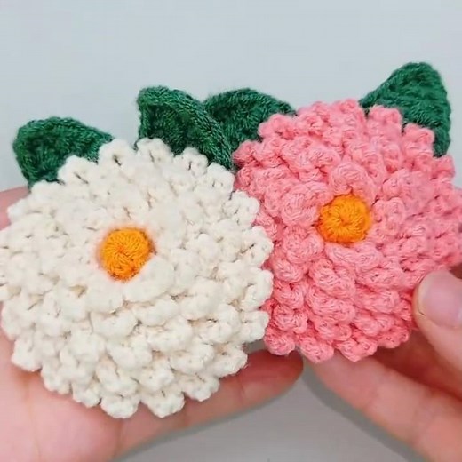 How to crochet a flat dahlia flower for beginners–easy and beautiful DIY tutorial! #crochet #knittig
