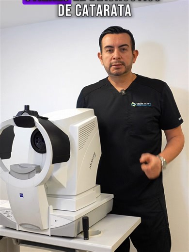 Una cirugía exitosa empieza mucho antes del quirófano. Te presento el IOL Master 700, la tecnología más moderna para que tu resultado visual sea perfecto. ¿Por qué es indispensable este estudio? ✅ Precisión Total: Mide la curvatura de tu córnea y el largo de tu ojo con tecnología de luz (OCT). ✅ Rápido y Cómodo: ¡Se hace en solo un minuto y sin tocar tu ojo! ✅ Elige el mejor lente: Con estos datos, decidimos si eres candidato a un Lente Estándar o uno Premium. En Visión Avanti y Smart Augen tene