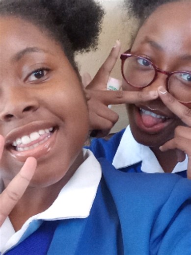 Woza LA! 😛🔥 W/@𝔱𝔣.𝔦𝔱𝔰_ℭ𝔶𝔫𝔱𝔥𝔦𝔞✨🐻 #dance #fyp #school #duo