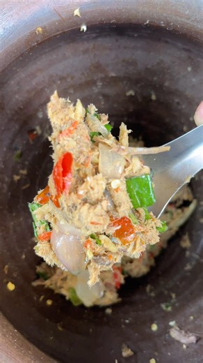 น้ำพริกปลาทูโบราณ จี่พริกกระเทียมหัวหอมด้วยเตาถ่าน #น้ำพริกปลาทู #อร่อยบอกต่อ #รสต้นตำนาน