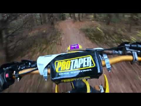 1995 RM250 WIDE OPEN WOODS RIDIING