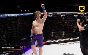 Karl Albrektsson efter segern - "Det är alltid kul att armbåga någon"