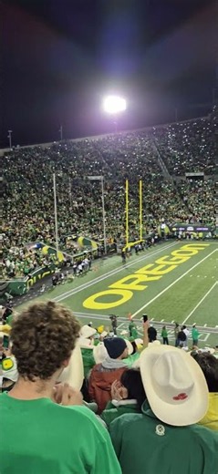 Autzen Stadium crowd "coming home (Oregon)" Oregon vs Minnesota 2025 #ncaafootball #football #pnw