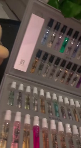 Trying the parfumes from Lr health and beauty 😍✨ #fypppppppopppppp #virallllll #hashtaggg #lr #beauty #viralvideoo #parfumes