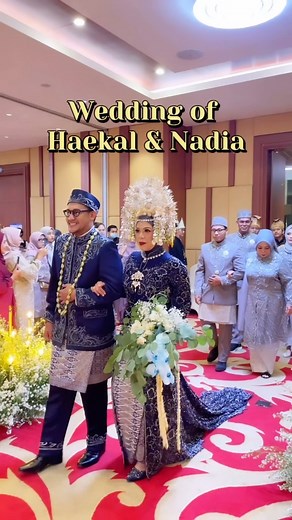 3.6K views · 39 reactions | Wedding of Haekal & @nadiashadrina_ ✨ Makeup by @makeupbyrarainasya Attire manten, beskap, kain keluarga by @lizaboutique Makeup mama & sister by @rama_makeup #team_sanggarliza WO by @storiaorganizer Dokumentasi by @visual.can Dekorasi by @kembalidesa #wedding #sanggarliza #nikah #bride #pernikahan #pengantinadat #kebaya #sewakebaya #makeup #pengantin | House Of Liza | Facebook