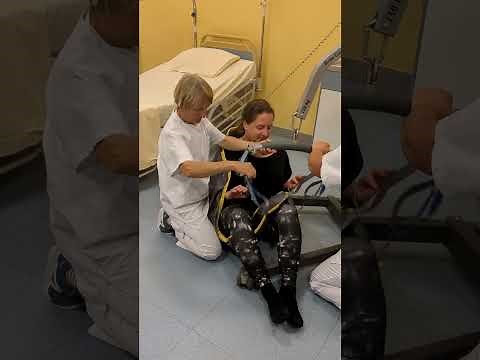 Utilisation du lève personne personne au sol