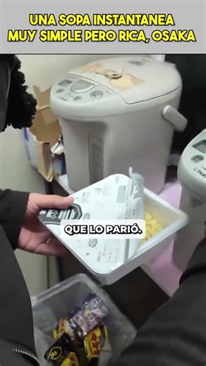 Probando Abura Soba en un Konbini de Osaka 🍜