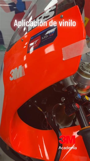 5.2K views · 52 reactions |  ¿Sabes cómo instalar una pegatina de manera rápida y profesional？ En menos de un minuto te e | Max Guerrero | Facebook