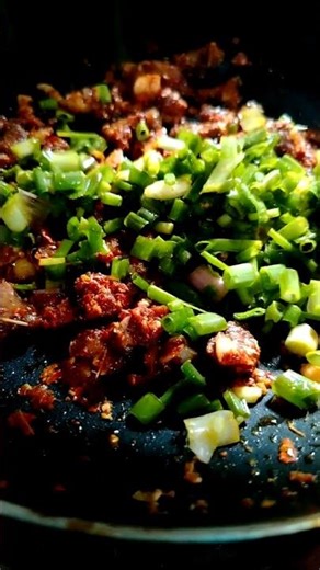 ලූණු කොළ මෙහෙම හදල බලන්නකෝ රස🤤 | Tempered spring onions | ‪@CookWithWife-k9r‬ #springonionrecipe