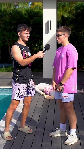 She actually answered the facetime call 😳