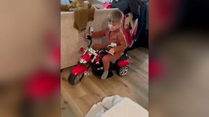 XJD Kids Ride On Electric Motorcycle, 6V Battery Powered with Horn and Headlight, ASTM Certified, 3-Wheel Ride On Toy for Kids，Electric Motorcycle for 3 Year+ (Red, 6V)