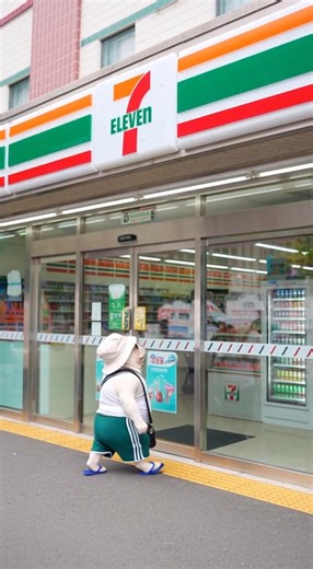 買個出奇蛋嚇到掉下巴 Kinder Surprise~~ #dog #pet #surprise | Pet Pixels Studio