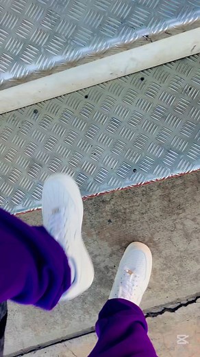 44K views · 2.9K reactions | Those Flashing Lights Will Make Most Nigga Loose Their FocusAnyway,,,,Its Your Favorite Fashion Influencer Benito Dah Legend Halla Me Pa Wap Tipange Business Ya Smart +265882739409 Benito Dah Legend | Benito Dah Legend | Facebook