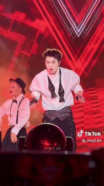 ảnh cơ địa mắc nhảy, quăng mic cái đùng trời má ơi nó cuốn mà nó clean gì đâuuu @hellonegav #NEGAV #atsh2025concert #day2 #HaNoi