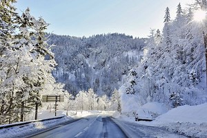 Traveling by car in Switzerland during winter: the must-knows