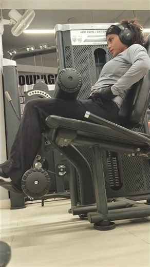 reverse leg extension #motivationalvideo #fitnesstips "