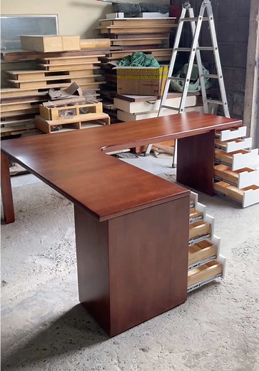 Bàn chữ L 2m3 x 1m8: Thiết kế chắc chắn cho 2 người