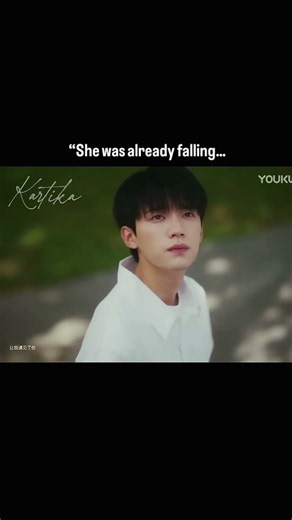 She is already falling 🤭✨ #cdrama #chinesedrama #shorts #wheniflytowardsyou