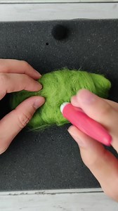 How satisfying is this Piggy felt art 🤩🪡 | Angry Birds