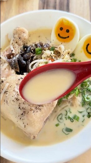 Creamy Chicken Korean Ramen 🍜 #ramen #koreanramen #chickenramen #kokomen