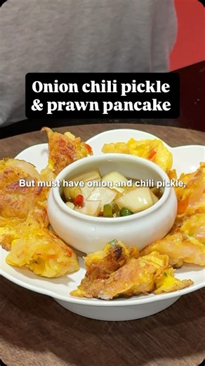 금치 金泡菜 on Instagram: "In Korea , when raining right, everyone sure go to jeon jip one ,you know, the place sell all the Korean pancakes. That kind of rainy day, hear the rain falling, hear the jeon sizzling on the pan, then drink one glass makgeolli — wah, damn shiok, super romantic sia. 🌧️🥰 Most important thing in jeon jip not just the jeon — it’s the onion and chili pickle sauce! You dip the jeon inside, then put one onion slice, one chili on top — confirm can eat more than ten plate, no 