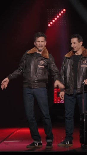 Jeremy Ferrari on Instagram: "Quand Arnaud est une mule ! Spectacle dispo en DVD Fnac - Darksmile.shop et en replay sur l’app canal ! #lespectacledutrio #letrio"