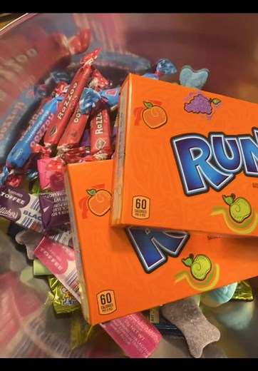Let's pack Kayley's order! #eatsweet #picknmix #picknmixaus #brisbane #razzoos #lollies #elite #oldschool #90s #packmyorder #packingorders #asmr #candyshop #lollyshop #fyp #foryou #foryoupage