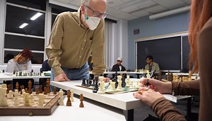 Course teaches students how to master chess so they can master their minds