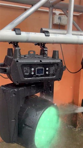 7x60W Waterproof Bee Eye LED Moving Head Light Rain Test Demo